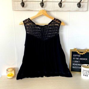 Detailed sleeveless Blouse 🖤 w Buttoned Back